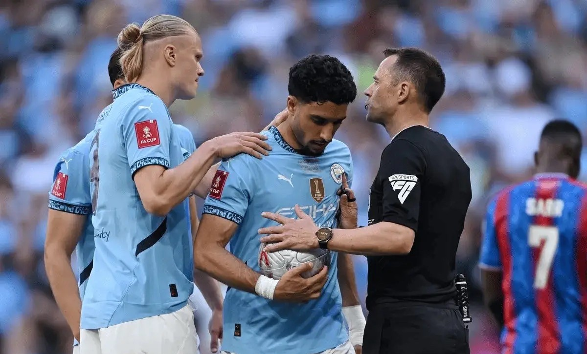 爱游戏入口-赛地聚焦——荷甲转会期热度飙升，罗马临场应变，质疑声仍在，团队化学反应显著的简单介绍