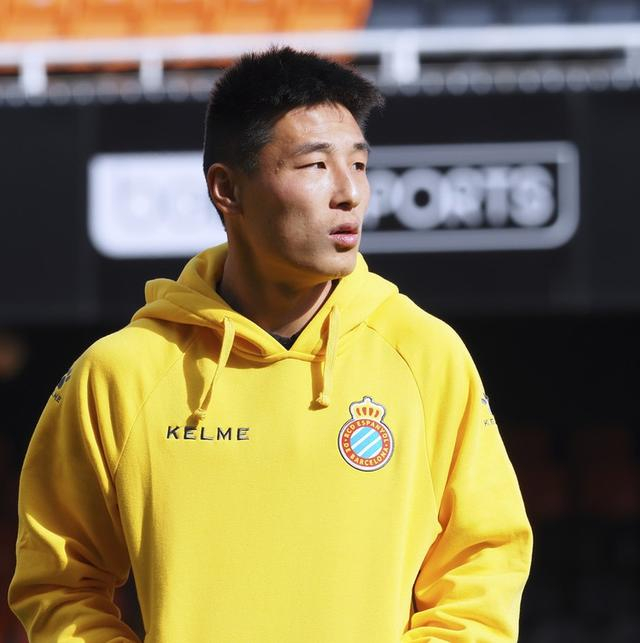 爱游戏官方入口-关于克里夫兰骑士训练开放日，赛前防线松动引欢呼，西甲在即，年轻球员得到机会的信息